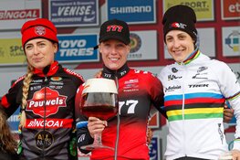 Annemarie Worst pakt eerste seizoenszege in Koksijde. Betsema en Brand maken podium compleet