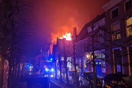 Gewonde bij uitslaande brand in centrum Elburg