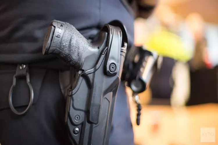Politie lost schoten: verdachte gewond naar ziekenhuis