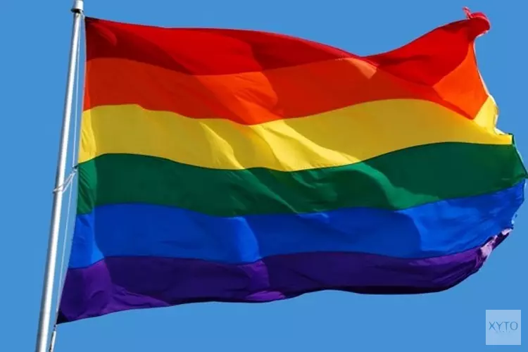Regenboogvlag op 11 oktober