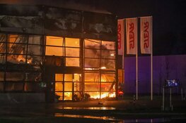 Grote brand verwoest bedrijf in Zeewolde