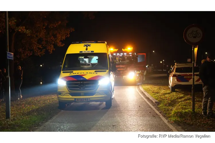 Scootmobiel belandt in stadsgracht van Elburg