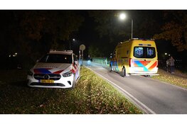 Scootmobiel belandt in stadsgracht van Elburg