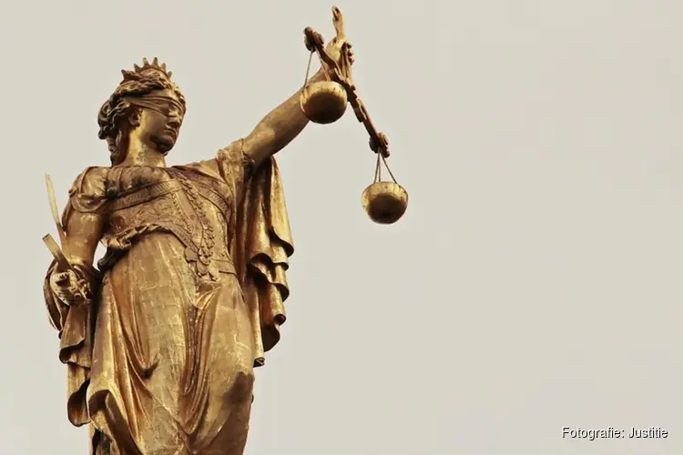 Gevangenisstraf voor vernielen gemeentehuis tijdens demonstratie in Loosdrecht
