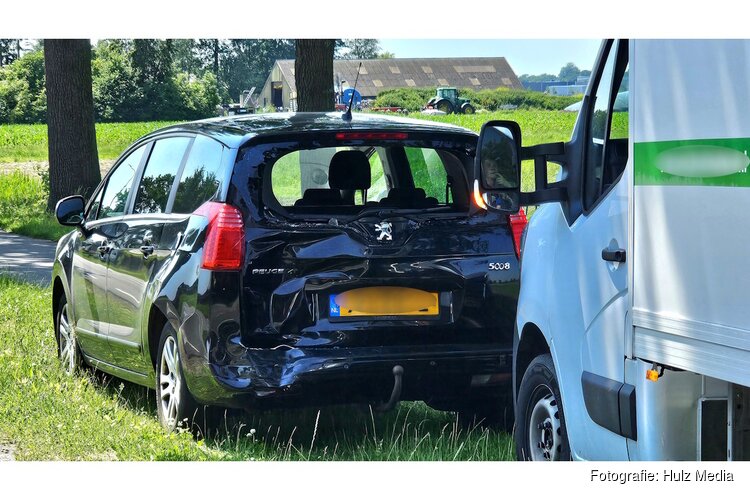 Forse kop-staartbotsing op Zuiderzeestraatweg in Oldebroek