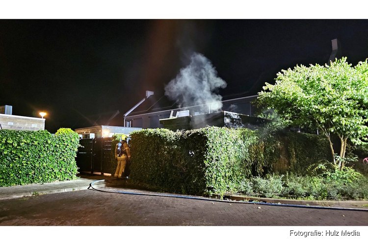 Schuurbrand door vermoedelijke kortsluiting in warmtepomp in Elburg