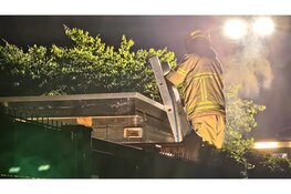 Schuurbrand door vermoedelijke kortsluiting in warmtepomp in Elburg