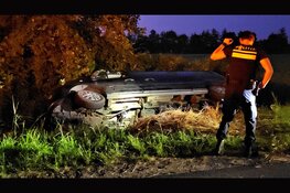 Bestuurder belandt met bus in sloot na missen van bocht in Nunspeet, alcoholtest positief