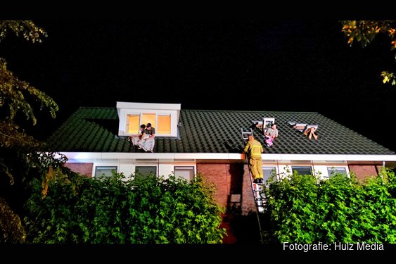 Kat houdt brandweer en buurt bezig in Nunspeet, maar redt zichzelf uiteindelijk