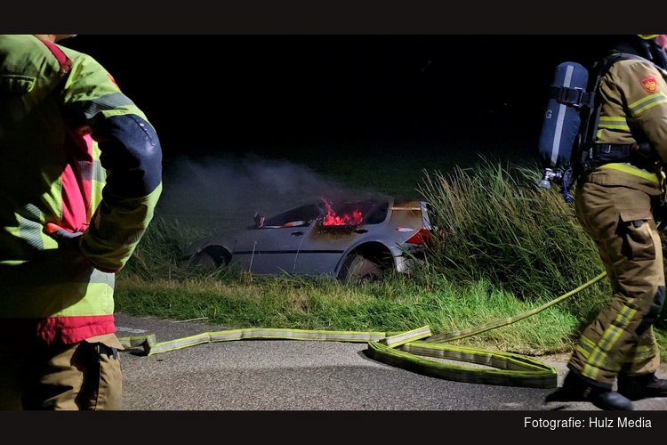 Auto volledig uitgebrand in Nunspeet