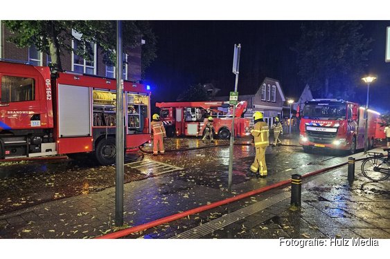 Blikseminslag veroorzaakt grote brand in appartementencomplex Nunspeet