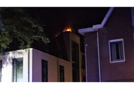 Blikseminslag veroorzaakt grote brand in appartementencomplex Nunspeet