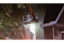 Blikseminslag veroorzaakt grote brand in appartementencomplex Nunspeet