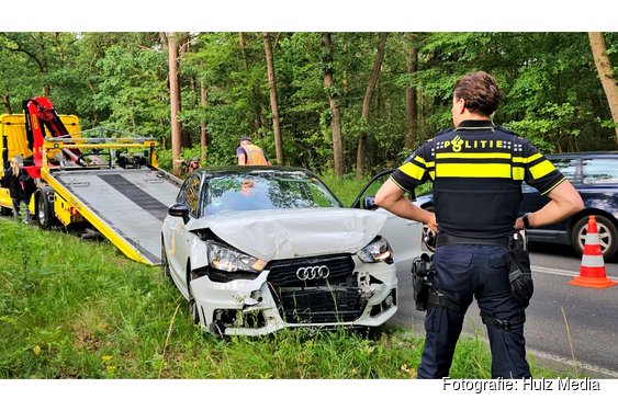Automobiliste gewond bij kop-staartbotsing op N310 in Nunspeet
