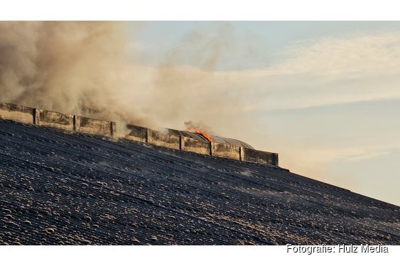 Grote brand in stal aan Mezenbergerweg in Doornspijk