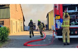 Grote brand in stal aan Mezenbergerweg in Doornspijk