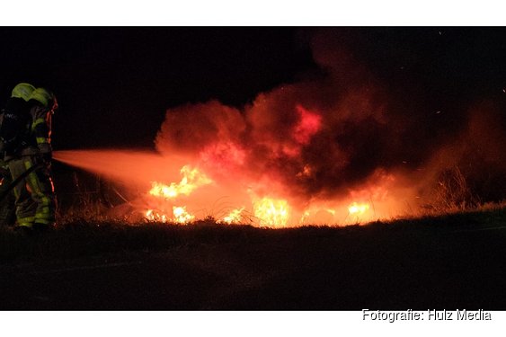 Opnieuw brand in uitgebrand autowrak in Nunspeet