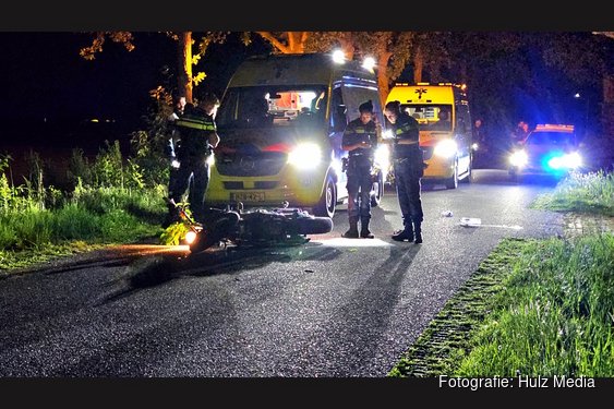 Motorrijder ernstig gewond na botsing met boom in Doornspijk, traumahelikopter ingezet
