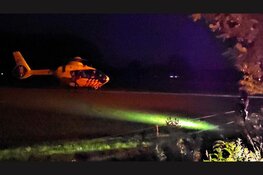 Motorrijder ernstig gewond na botsing met boom in Doornspijk, traumahelikopter ingezet