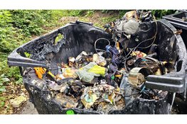 Restafvalcontainer volledig uitgebrand op camping in Nunspeet, bewoners voorkomen erger