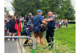 Rustige demonstraties bij gemeentehuis Oldebroek