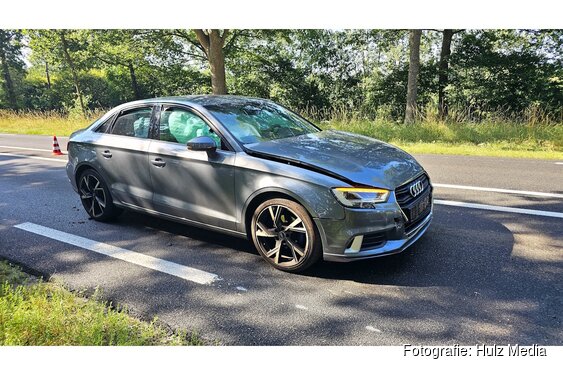 Audi botst met flinke snelheid achterop werkbus op N309 bij Epe