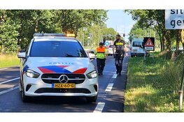 Audi botst met flinke snelheid achterop werkbus op N309 bij Epe