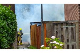 Brandweer voorkomt overslag naar woning bij schuurbrand in Harderwijk