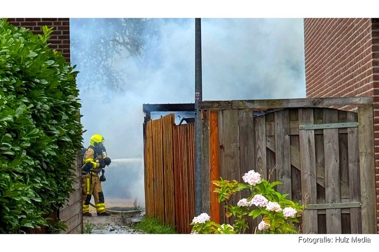 Brandweer voorkomt overslag naar woning bij schuurbrand in Harderwijk