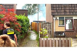 Brandweer voorkomt overslag naar woning bij schuurbrand in Harderwijk