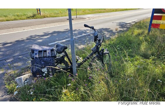 Oudere fietsster gewond na aanrijding op rotonde aan de Eperweg (N309) op 't Harde
