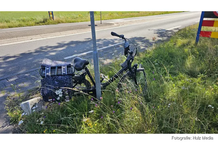 Oudere fietsster gewond na aanrijding op rotonde aan de Eperweg (N309) op 't Harde