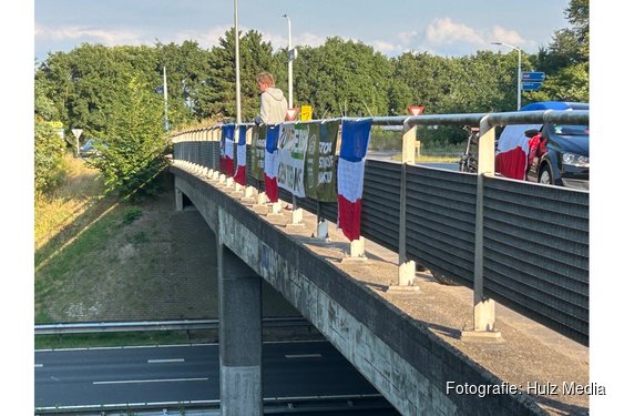 Vreedzaam boeren- en burgerprotest trekt aandacht langs A28 bij Ermelo/Horst