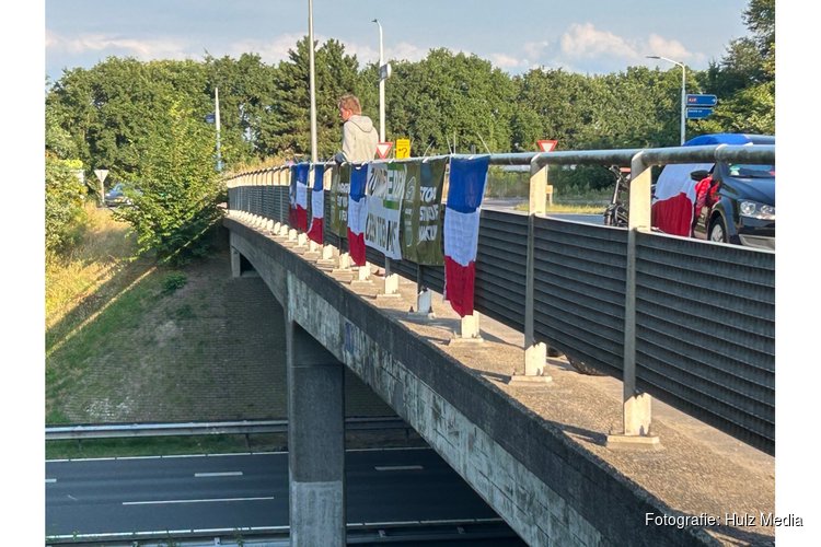 Vreedzaam boeren- en burgerprotest trekt aandacht langs A28 bij Ermelo/Horst