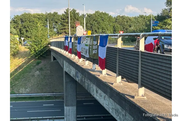 Vreedzaam boeren- en burgerprotest trekt aandacht langs A28 bij Ermelo/Horst