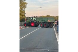 Vreedzaam boeren- en burgerprotest trekt aandacht langs A28 bij Ermelo/Horst