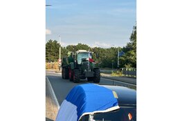 Vreedzaam boeren- en burgerprotest trekt aandacht langs A28 bij Ermelo/Horst