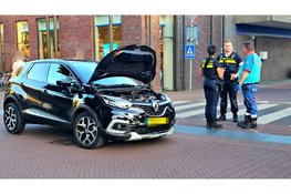 Auto gelanceerd na vermoedelijk intrappen van gaspedaal op parkeerplaats in Epe