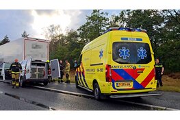 Flinke verkeershinder na ongeval met bestelbus en vrachtwagen op A28 't Harde