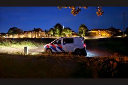 Zwaargewonde man aangetroffen na mishandeling in Harderwijk, politie zoekt dader