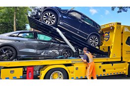 Twee auto’s botsen na vermoedelijke voorrangsfout in Nunspeet