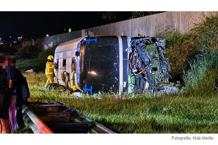 Ernstig ongeval met Oostenrijkse touringcar op A28 bij Wezep: meerdere gewonden