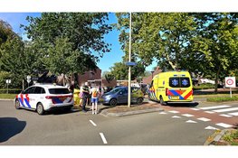 Fietster gewond na aanrijding met auto op rotonde Oranjelaan in Nunspeet