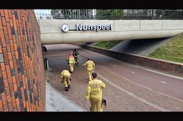 Brandweer zoekt naar brand bij NS-station Nunspeet, warme kabel aangetroffen