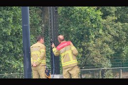 Brandweer zoekt naar brand bij NS-station Nunspeet, warme kabel aangetroffen