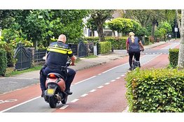 Meisje komt ten val met scooter op rotonde in Nunspeet