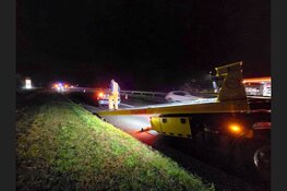 Auto raakt vrachtwagen na aquaplaning op A28 bij Hulshorst