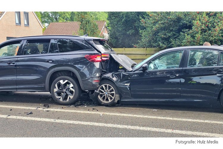 Kopstaartbotsing met drie voertuigen op N308 bij Oldebroek