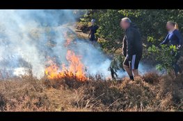 Omstanders voorkomen uitbreiding van heidebrand in Nunspeet
