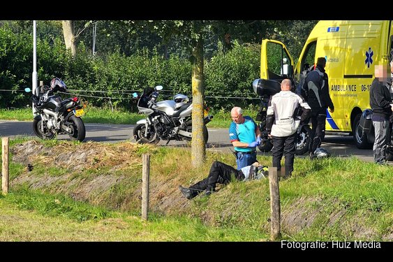 Motorrijder naar ziekenhuis na botsing met auto op Kolmansweg in Nunspeet